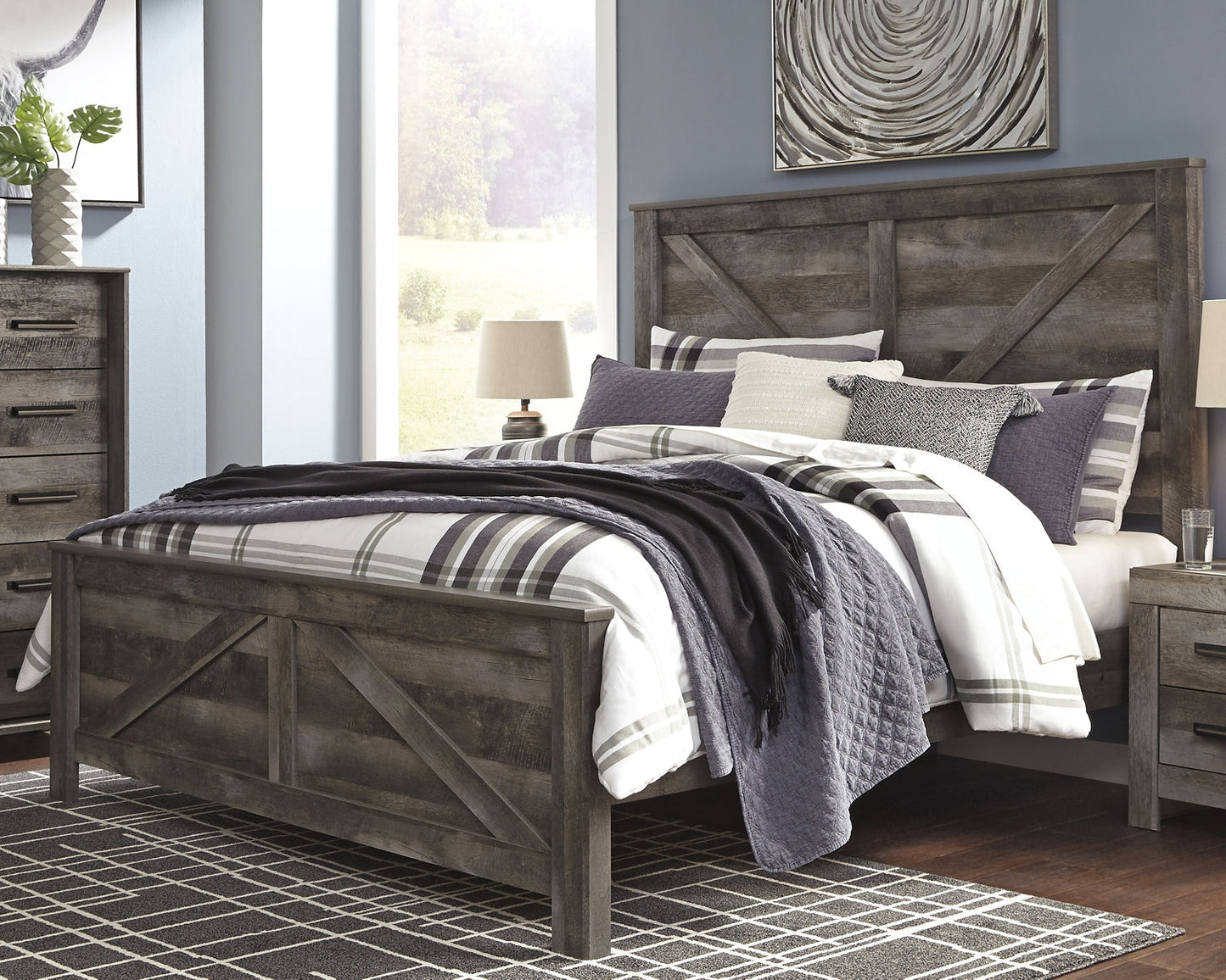 Wynnlow King Crossbuck Panel Bed with Mirrored Dresser, Chest and Nightstand at Walker Mattress and Furniture Locations in Cedar Park and Belton TX.