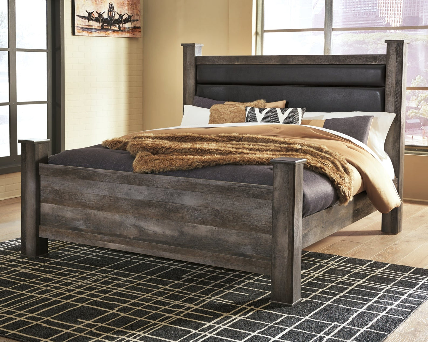 Wynnlow King Poster Bed with Mirrored Dresser, Chest and Nightstand at Walker Mattress and Furniture Locations in Cedar Park and Belton TX.