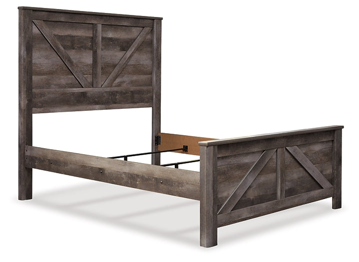 Wynnlow Queen Crossbuck Panel Bed with Mirrored Dresser, Chest and Nightstand at Walker Mattress and Furniture Locations in Cedar Park and Belton TX.