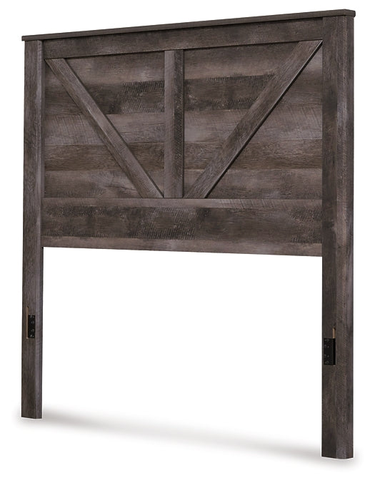 Wynnlow Queen Crossbuck Panel Bed with Mirrored Dresser, Chest and Nightstand at Walker Mattress and Furniture Locations in Cedar Park and Belton TX.