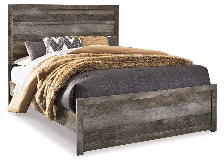 Wynnlow Queen Panel Bed with Mirrored Dresser and Nightstand at Walker Mattress and Furniture Locations in Cedar Park and Belton TX.