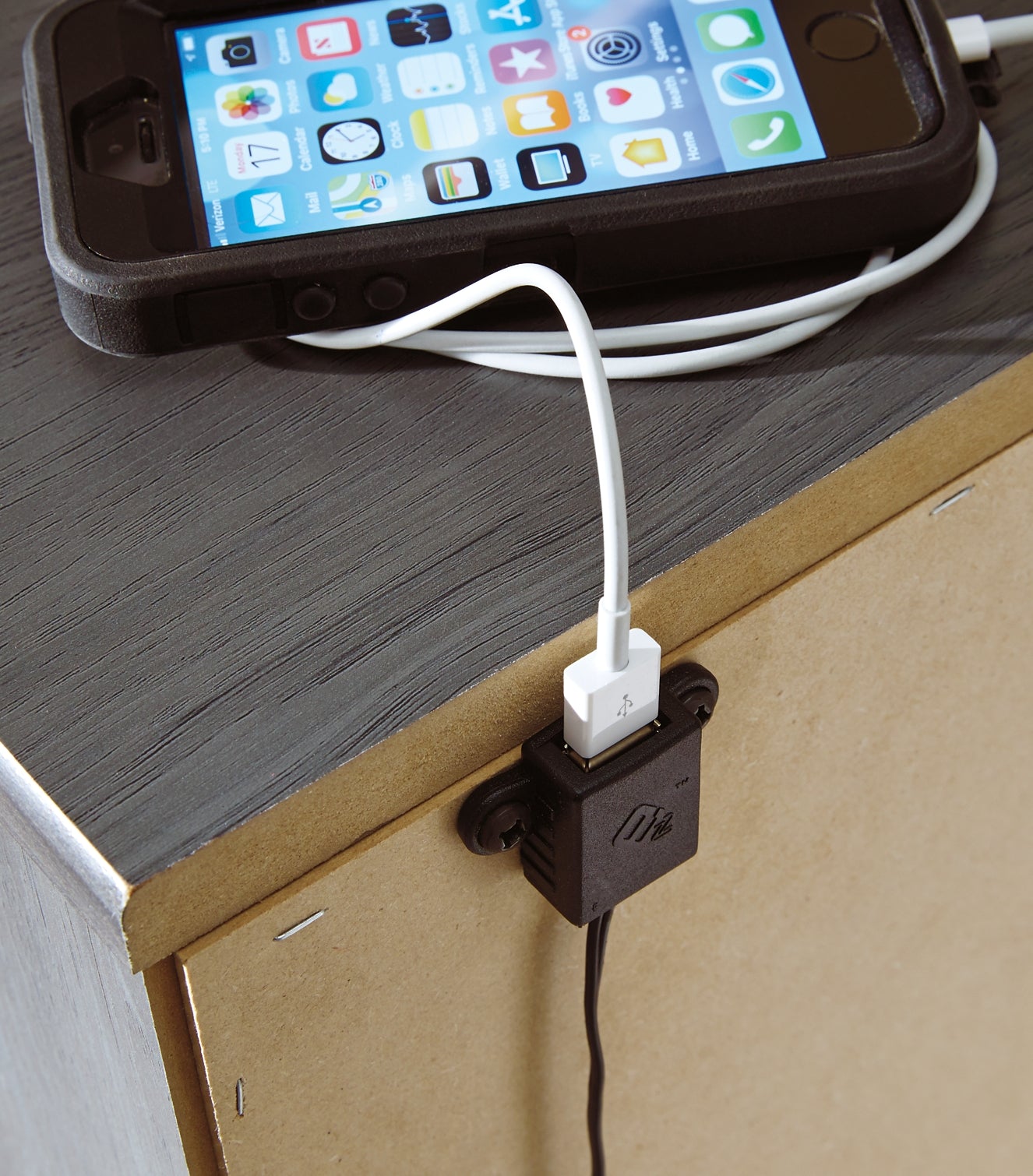 Lodanna Full Panel Bed with Mirrored Dresser, Chest and Nightstand at Walker Mattress and Furniture Locations in Cedar Park and Belton TX.