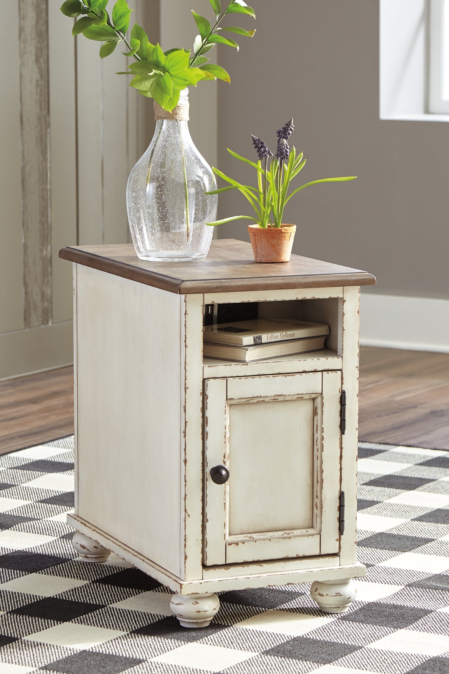 Realyn 2 End Tables at Walker Mattress and Furniture Locations in Cedar Park and Belton TX.