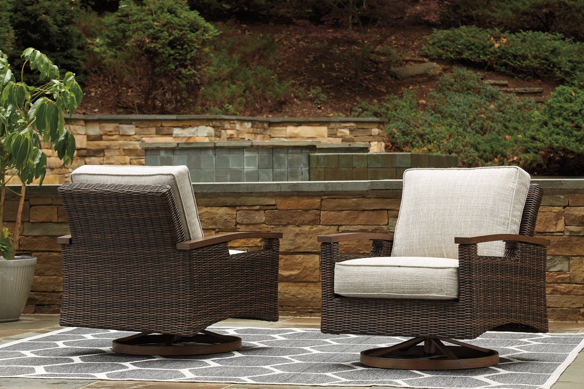 Rodeway South Outdoor Fire Pit Table and 4 Chairs at Walker Mattress and Furniture Locations in Cedar Park and Belton TX.