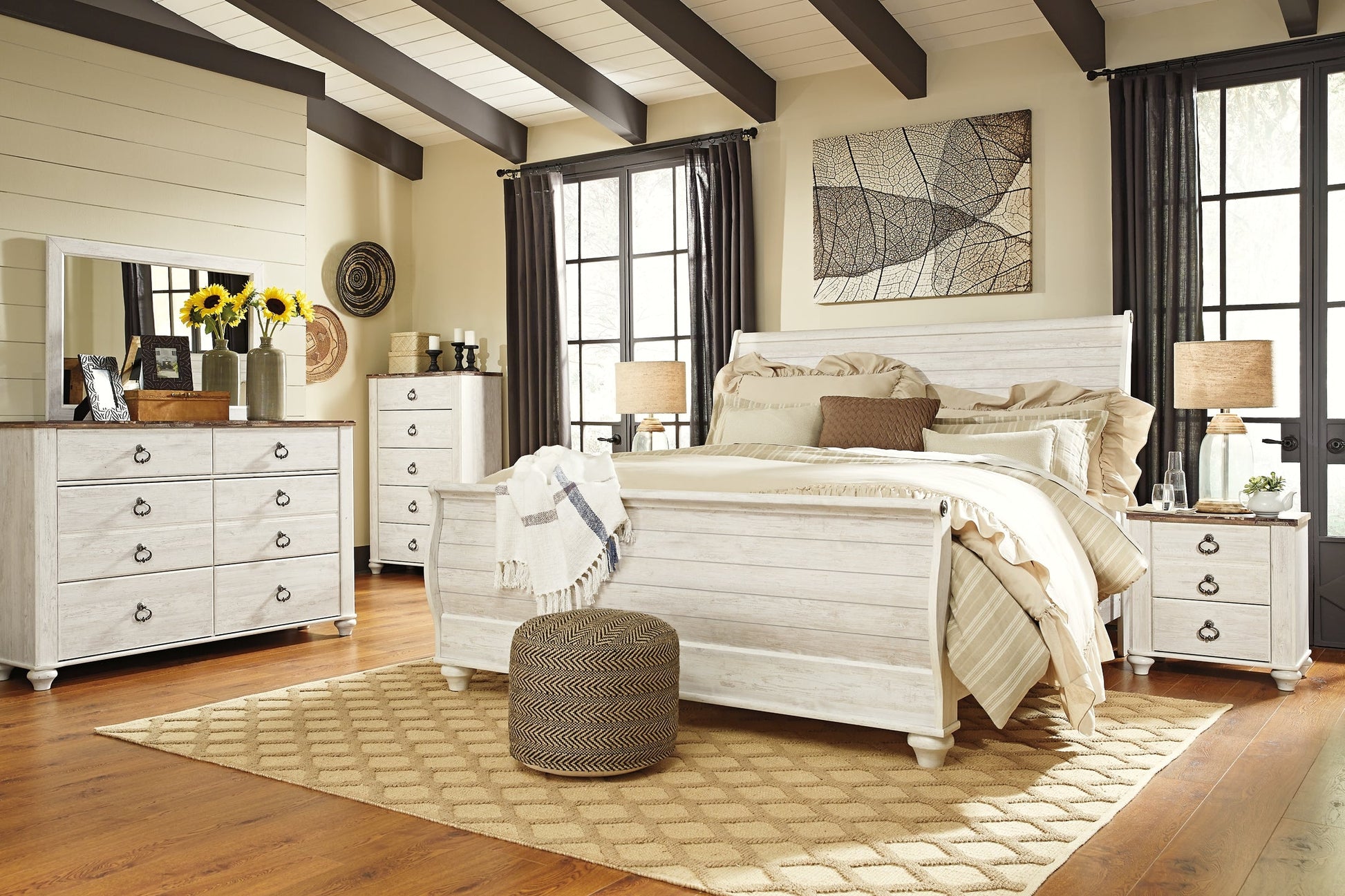 Willowton Five Drawer Chest at Walker Mattress and Furniture Locations in Cedar Park and Belton TX.