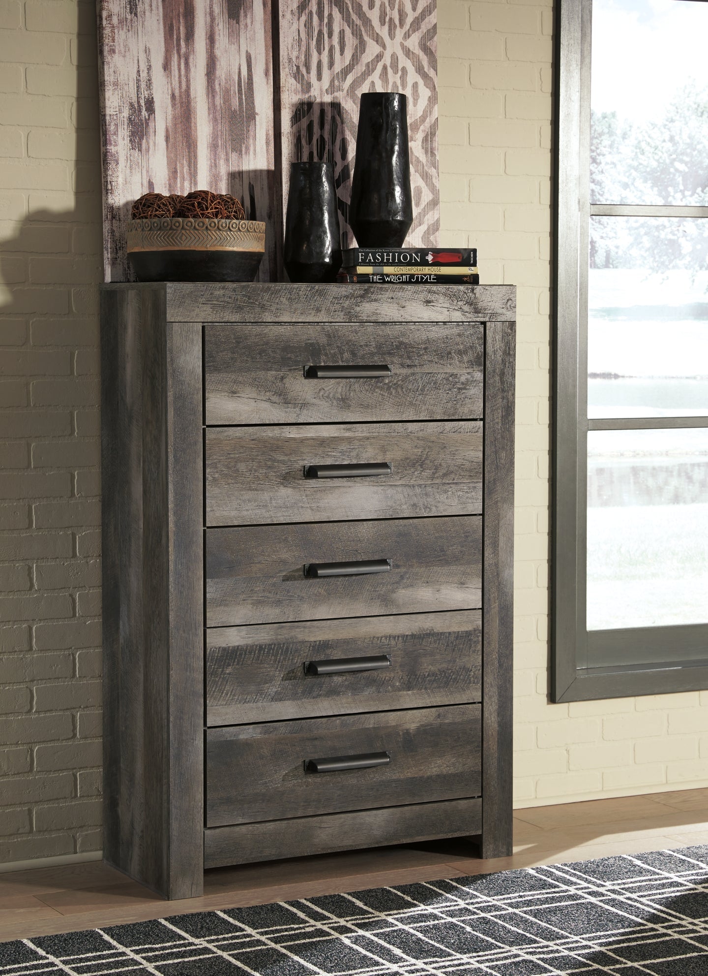 Wynnlow Five Drawer Chest at Walker Mattress and Furniture Locations in Cedar Park and Belton TX.