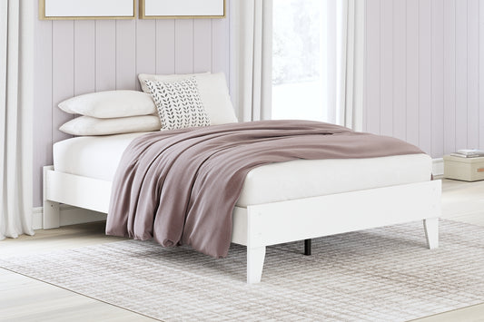 Hallityn  Platform Bed