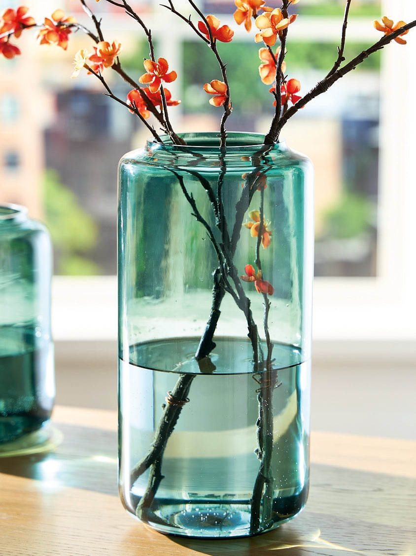 Accessories > Vases