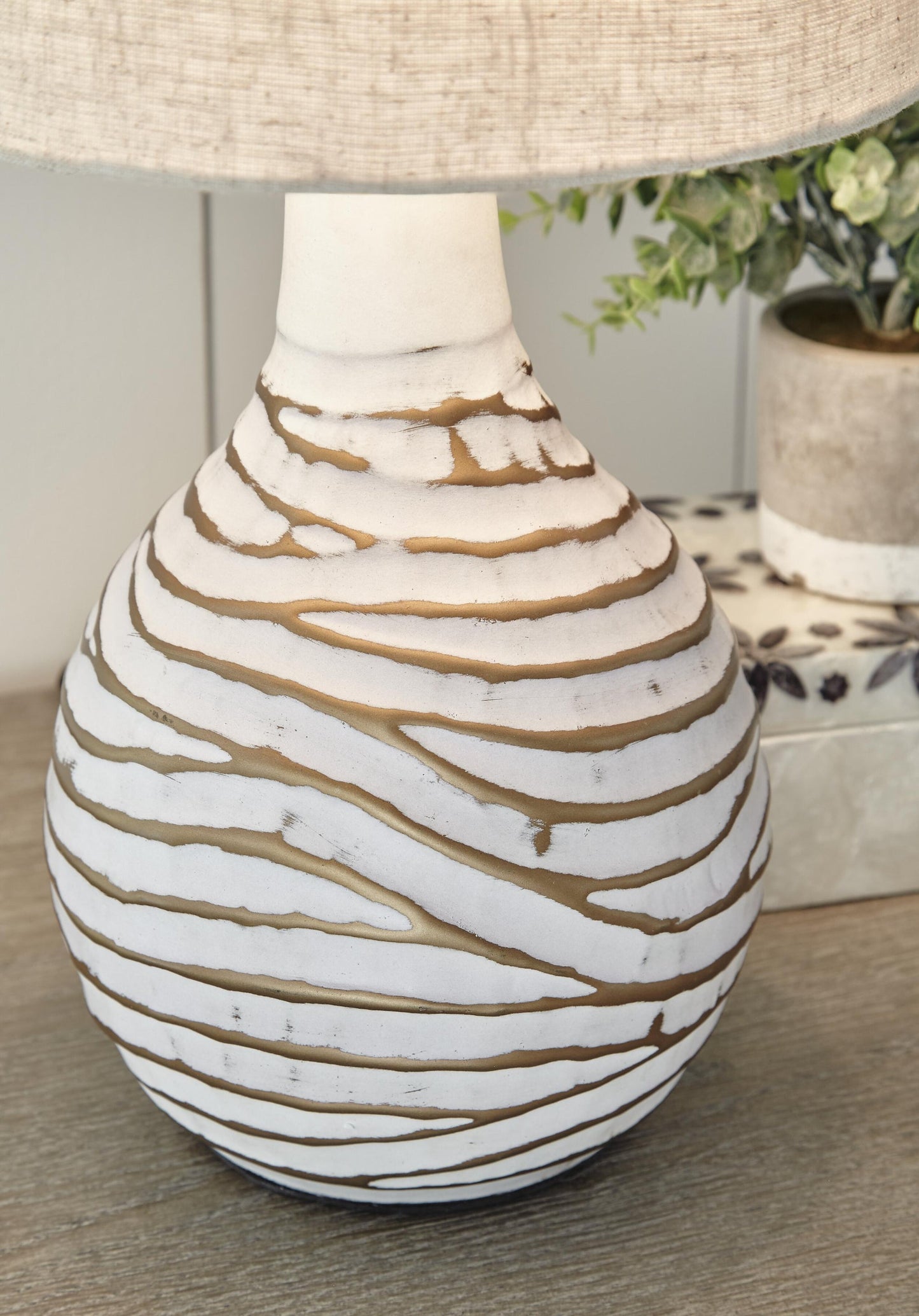 Aleela Metal Table Lamp (1/CN)