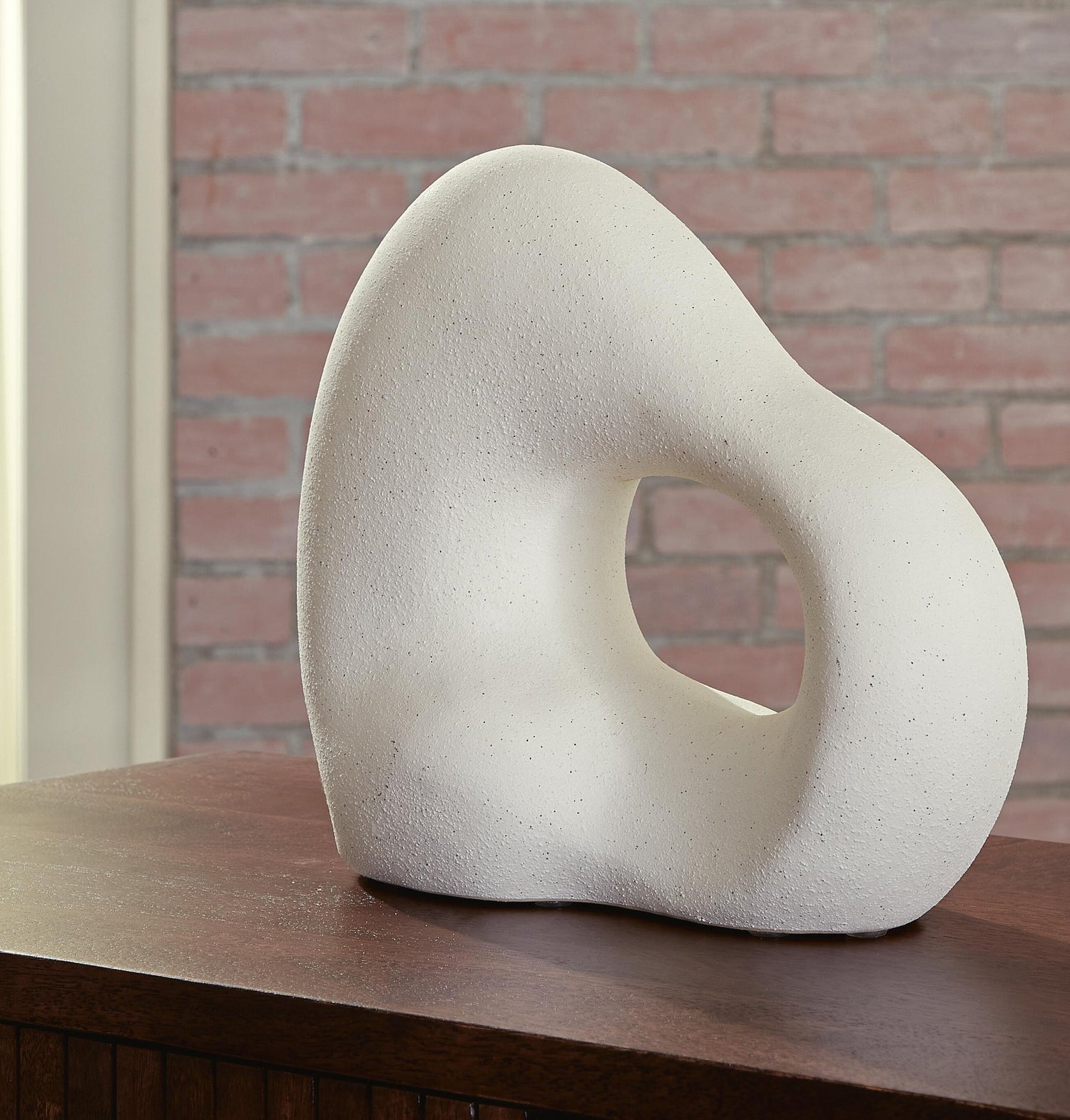 Accessories > Figurines & Sculptures