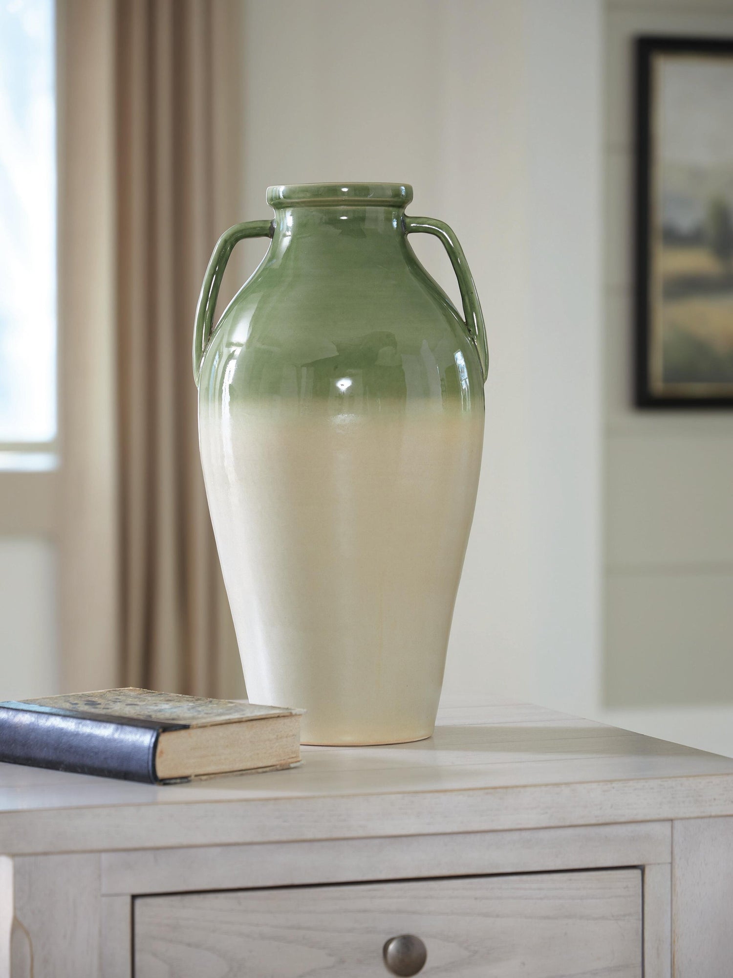 Accessories > Vases