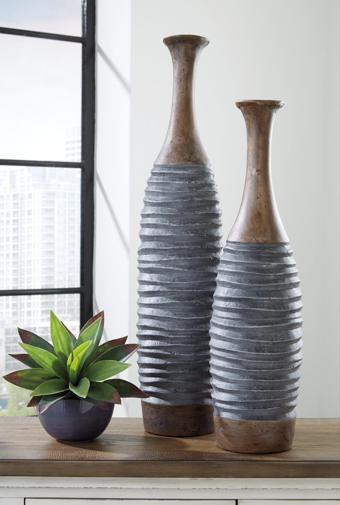 Blayze Vase Set (2/CN) at Walker Mattress and Furniture Locations in Cedar Park and Belton TX.