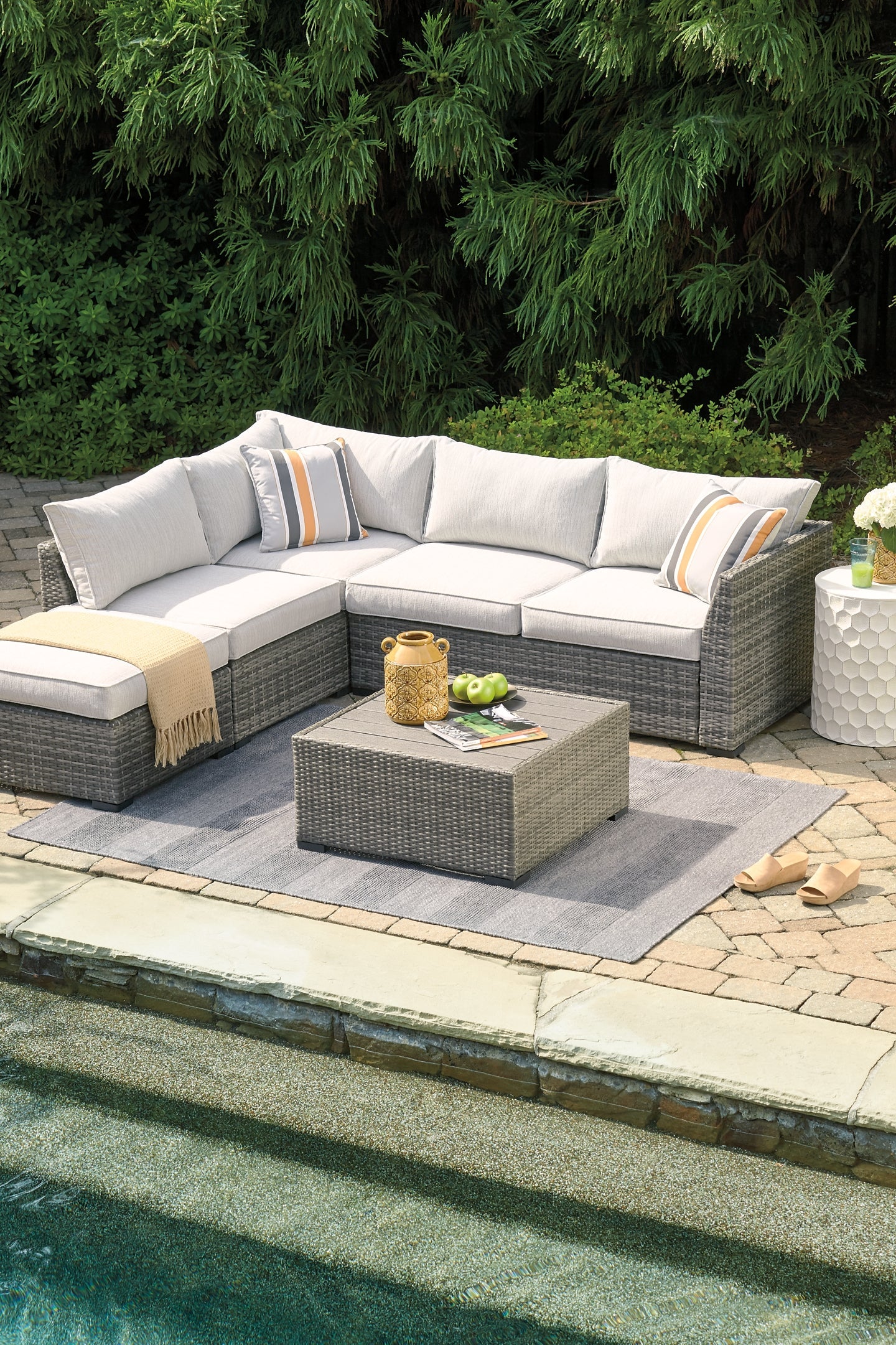 Cherry Point LoveseatSEC/OTTO/TBL Set(4/CN) at Walker Mattress and Furniture Locations in Cedar Park and Belton TX.