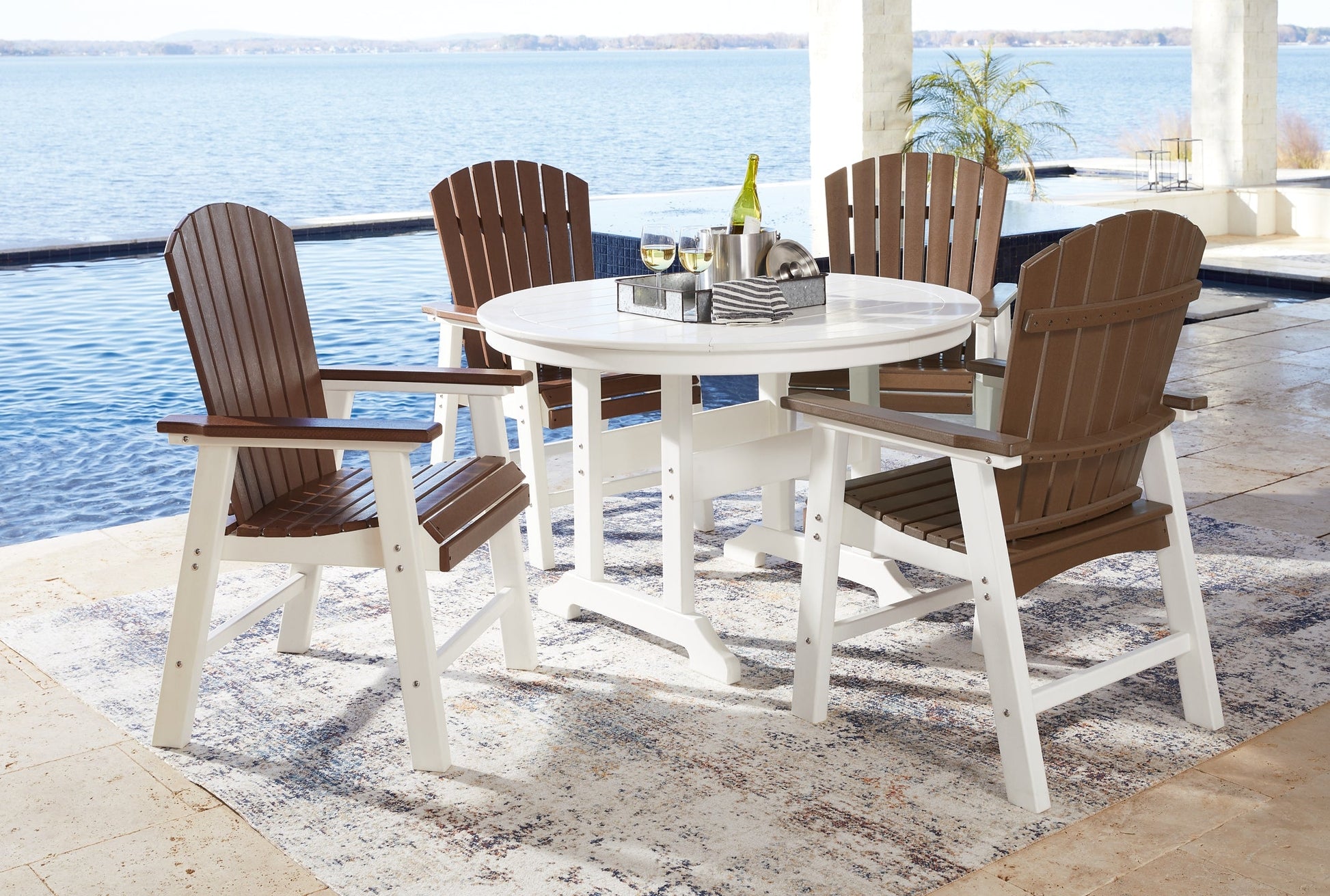 Crescent Luxe Outdoor Dining Table and 4 Chairs at Walker Mattress and Furniture Locations in Cedar Park and Belton TX.