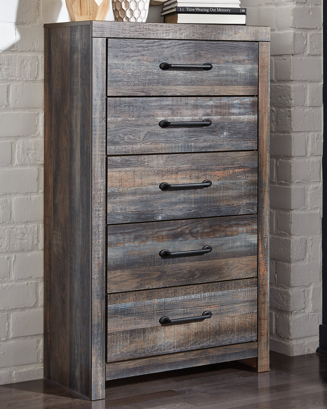 Drystan Five Drawer Chest at Walker Mattress and Furniture Locations in Cedar Park and Belton TX.
