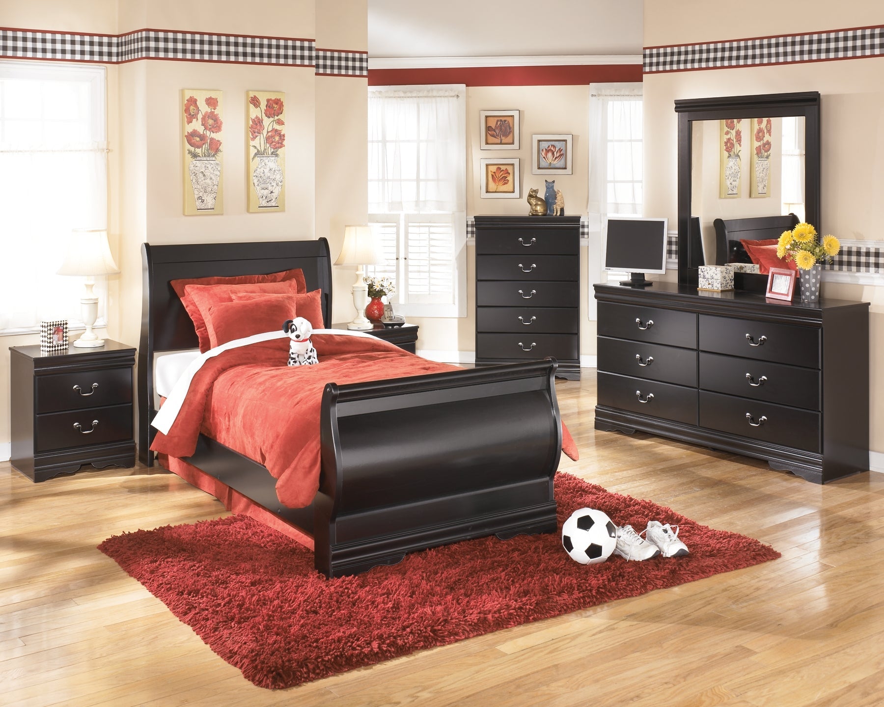 Huey Vineyard Five Drawer Chest at Walker Mattress and Furniture Locations in Cedar Park and Belton TX.