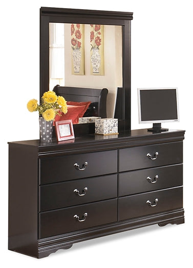Huey Vineyard Queen Sleigh Headboard with Mirrored Dresser at Walker Mattress and Furniture Locations in Cedar Park and Belton TX.