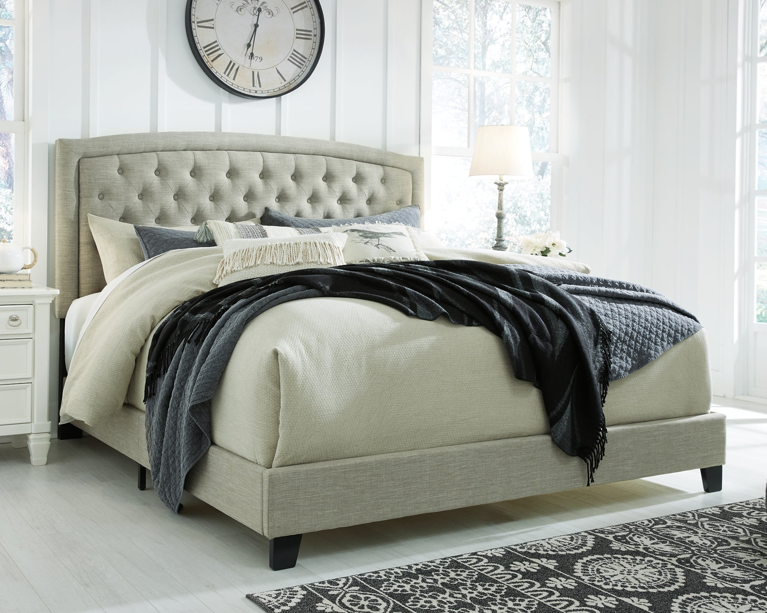 Jerary Queen Upholstered Bed at Walker Mattress and Furniture Locations in Cedar Park and Belton TX.