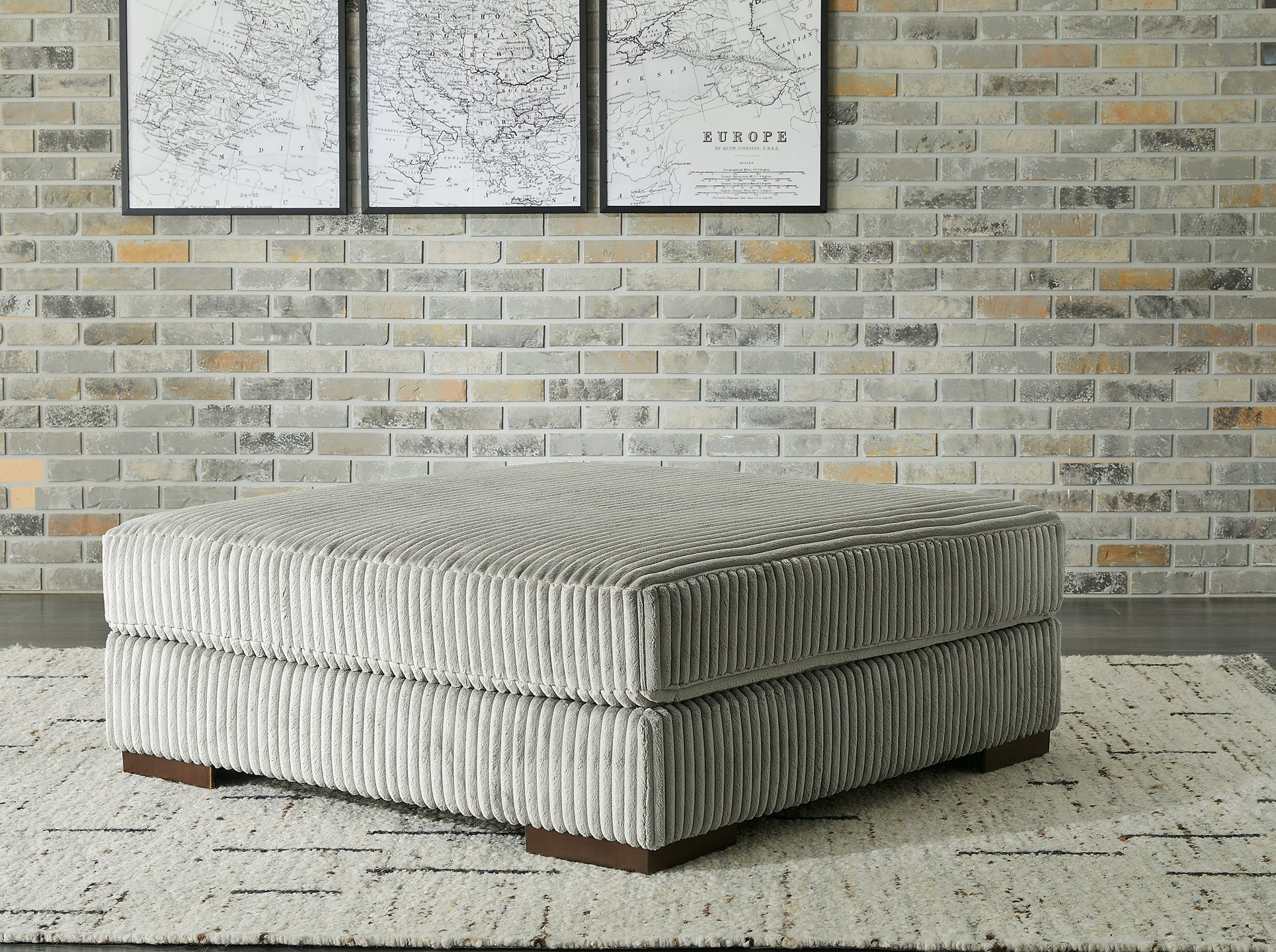 Lindyn 5-Piece Sectional with Ottoman at Walker Mattress and Furniture Locations in Cedar Park and Belton TX.