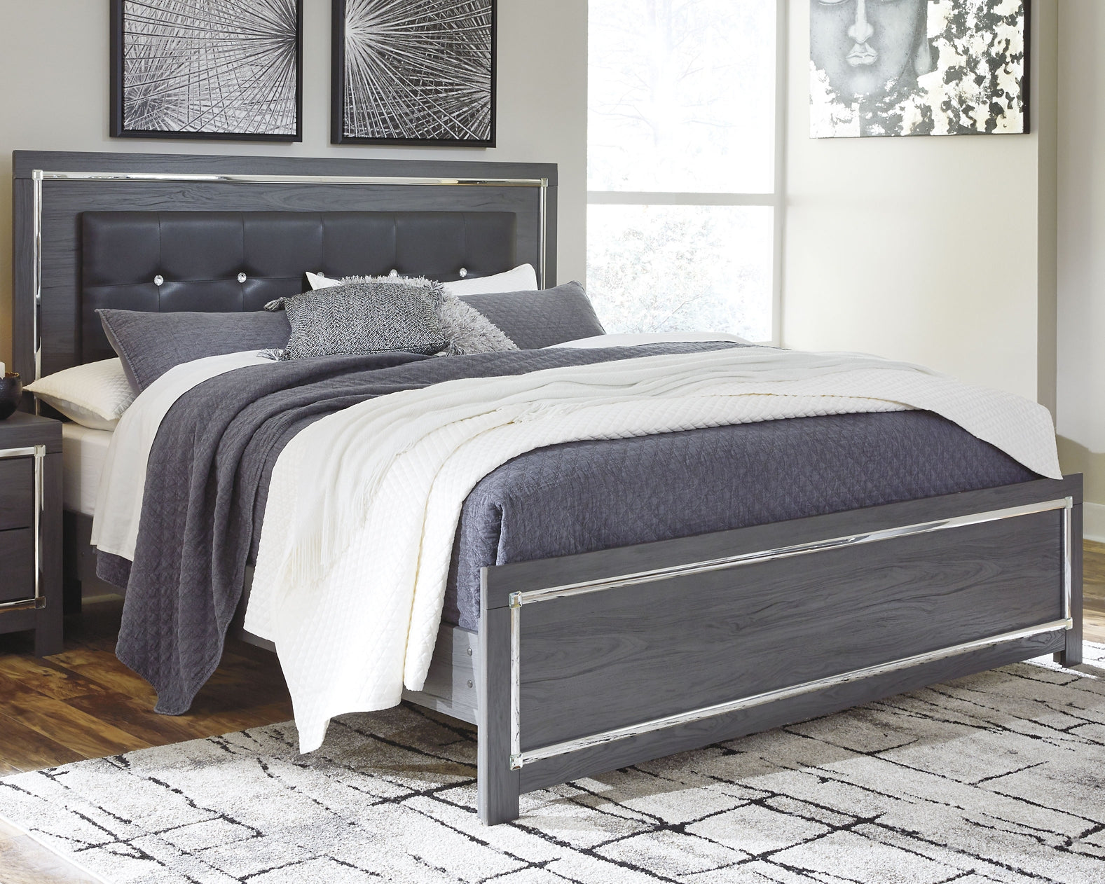 Lodanna King Panel Bed with Mirrored Dresser and Nightstand at Walker Mattress and Furniture Locations in Cedar Park and Belton TX.