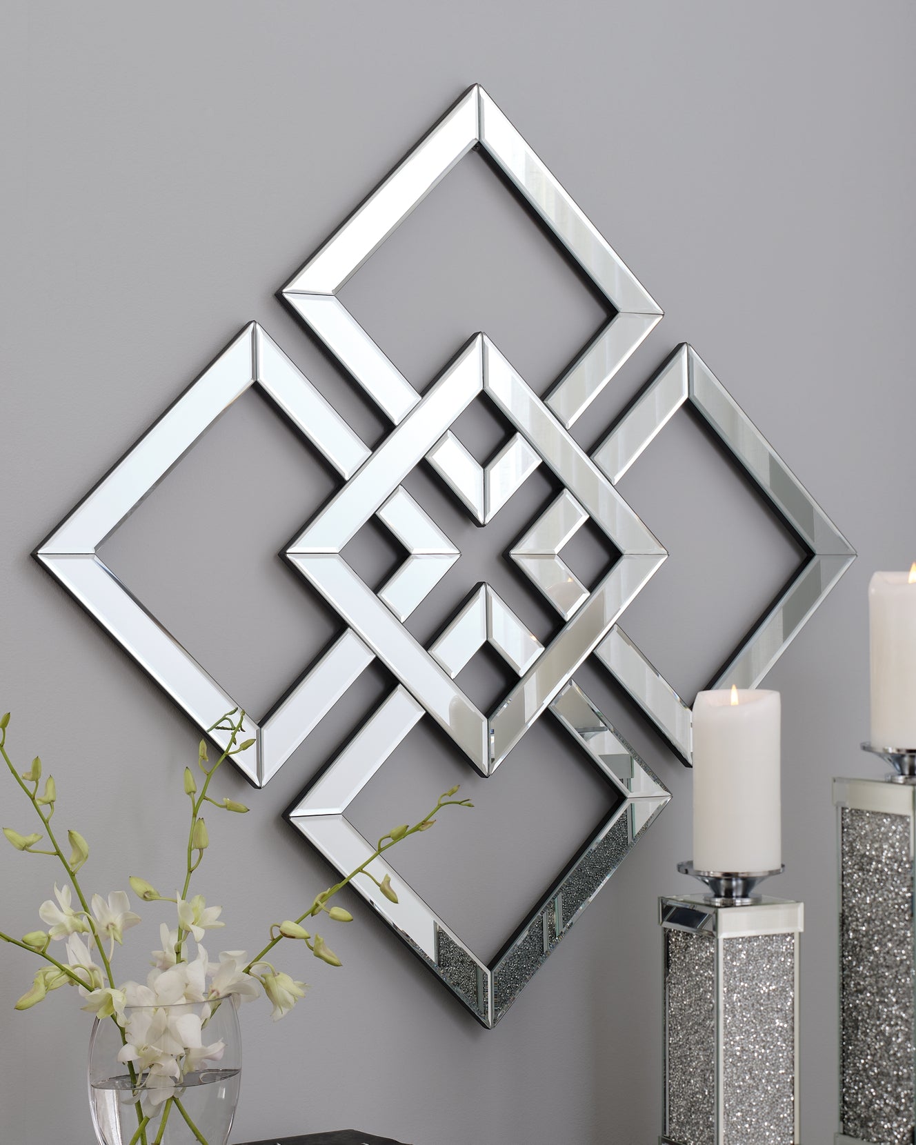 Quinnley Accent Mirror at Walker Mattress and Furniture Locations in Cedar Park and Belton TX.
